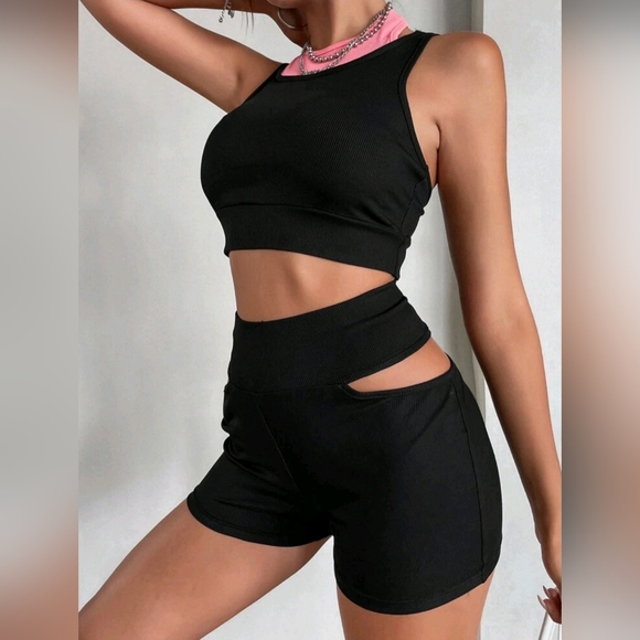 Colorblock Criss Cross Top & Cut Out Biker Shorts (Large) - Picture 10 of 10